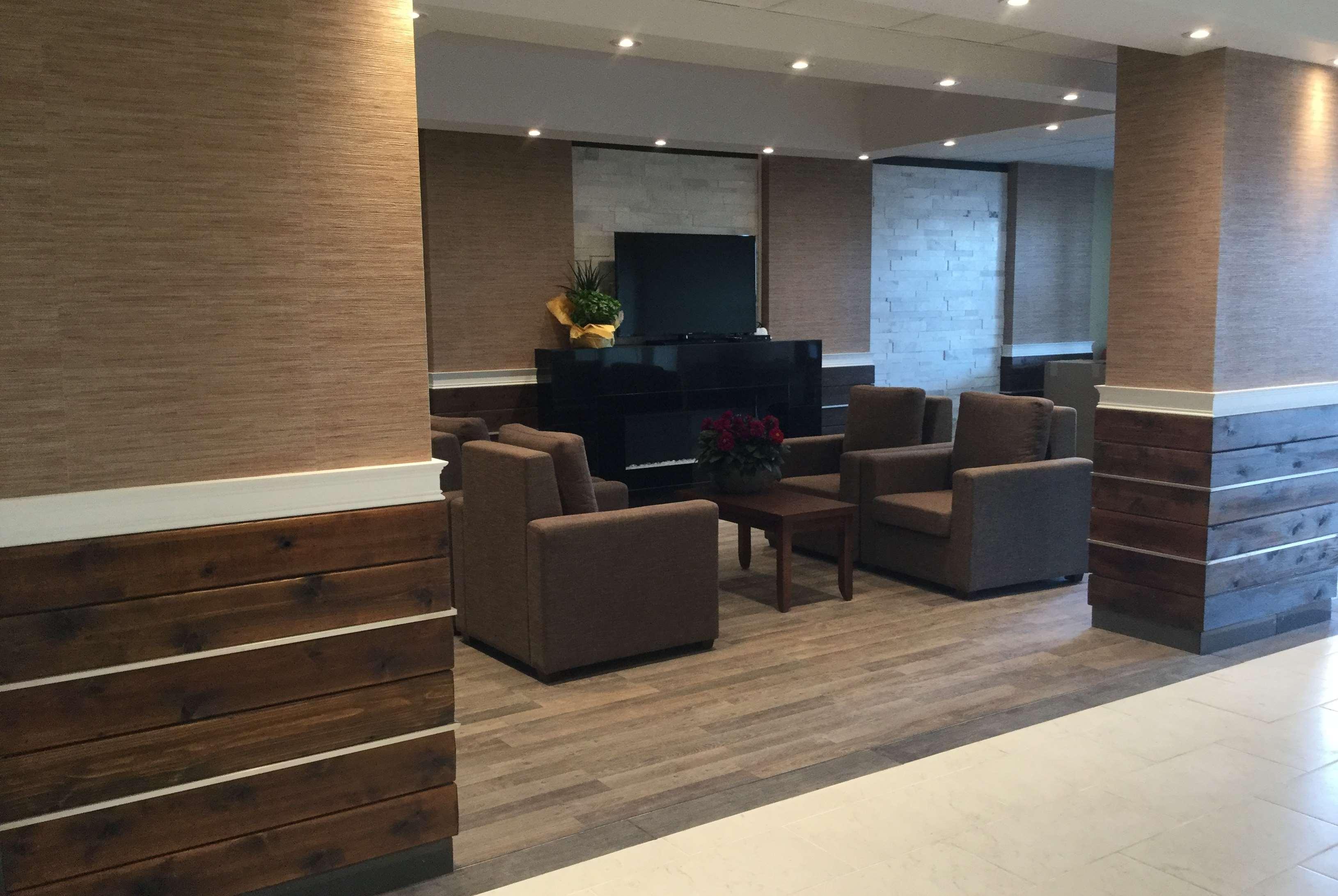 Super 8 By Wyndham Hardisty Hotel Bagian luar foto