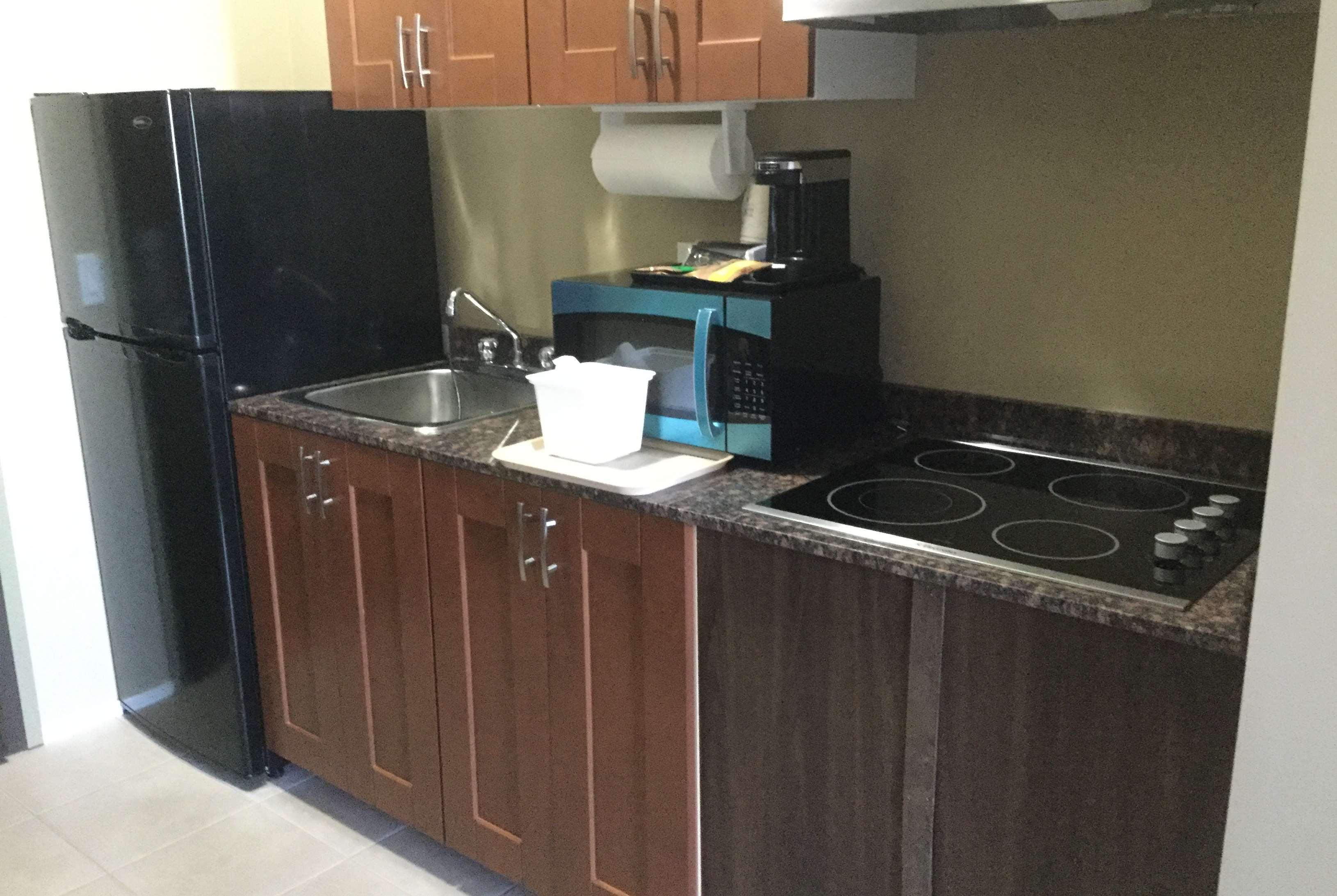 Super 8 By Wyndham Hardisty Hotel Bagian luar foto