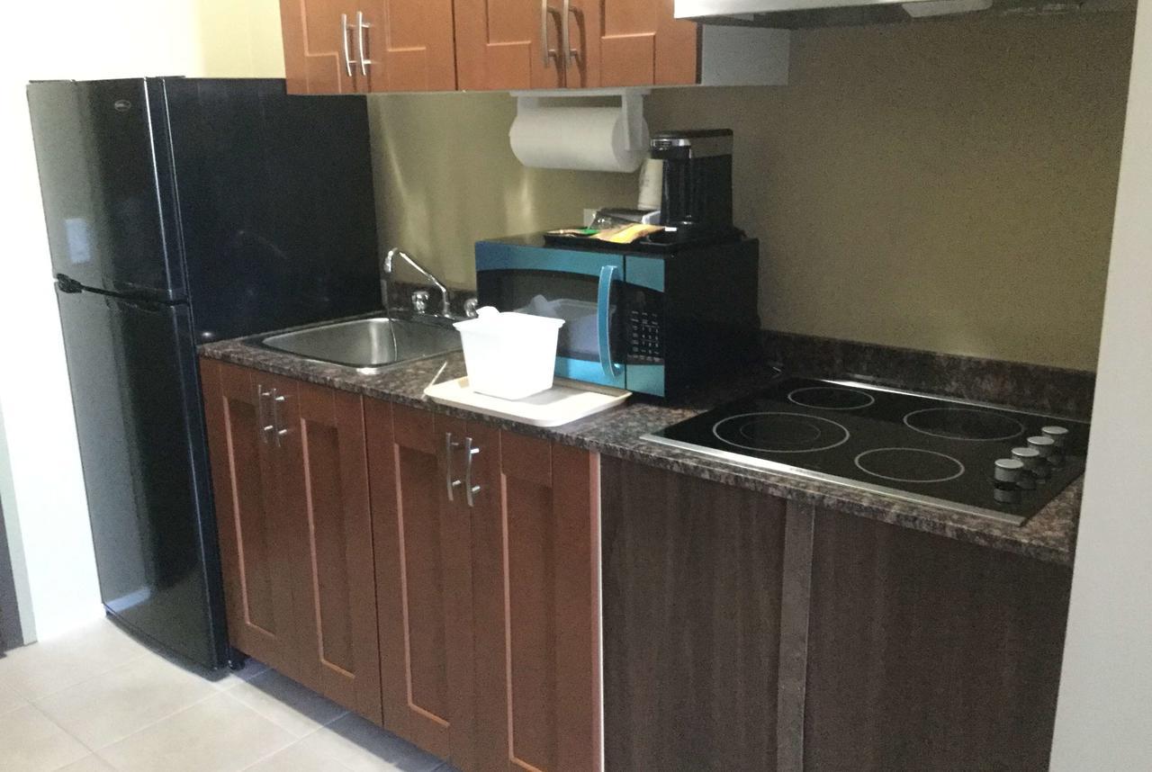 Super 8 By Wyndham Hardisty Hotel Bagian luar foto