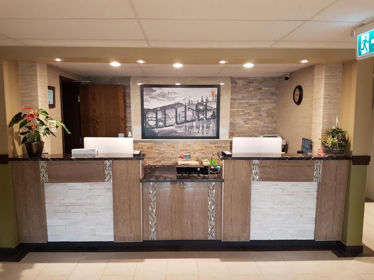 Super 8 By Wyndham Hardisty Hotel Bagian luar foto
