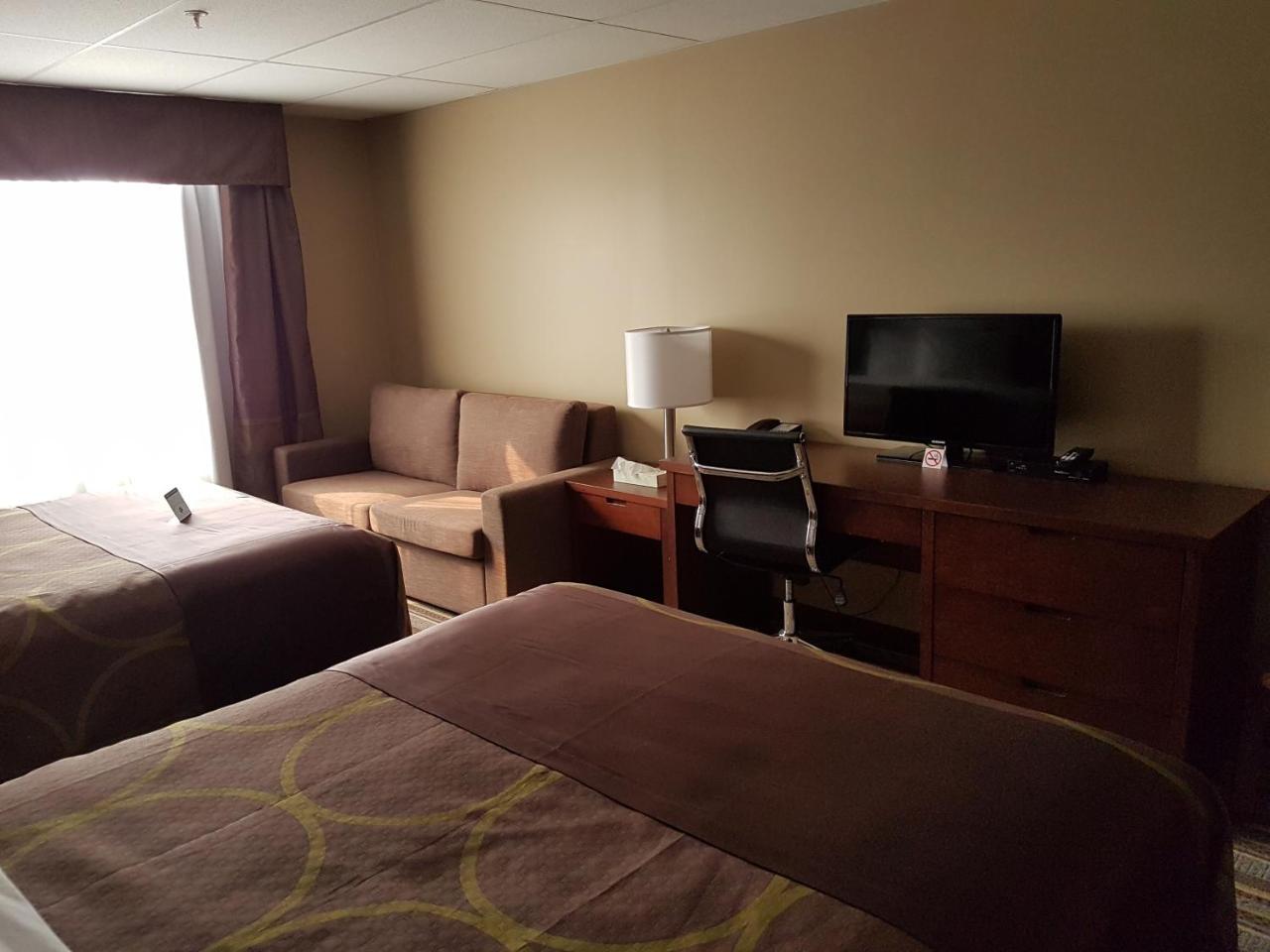 Super 8 By Wyndham Hardisty Hotel Bagian luar foto